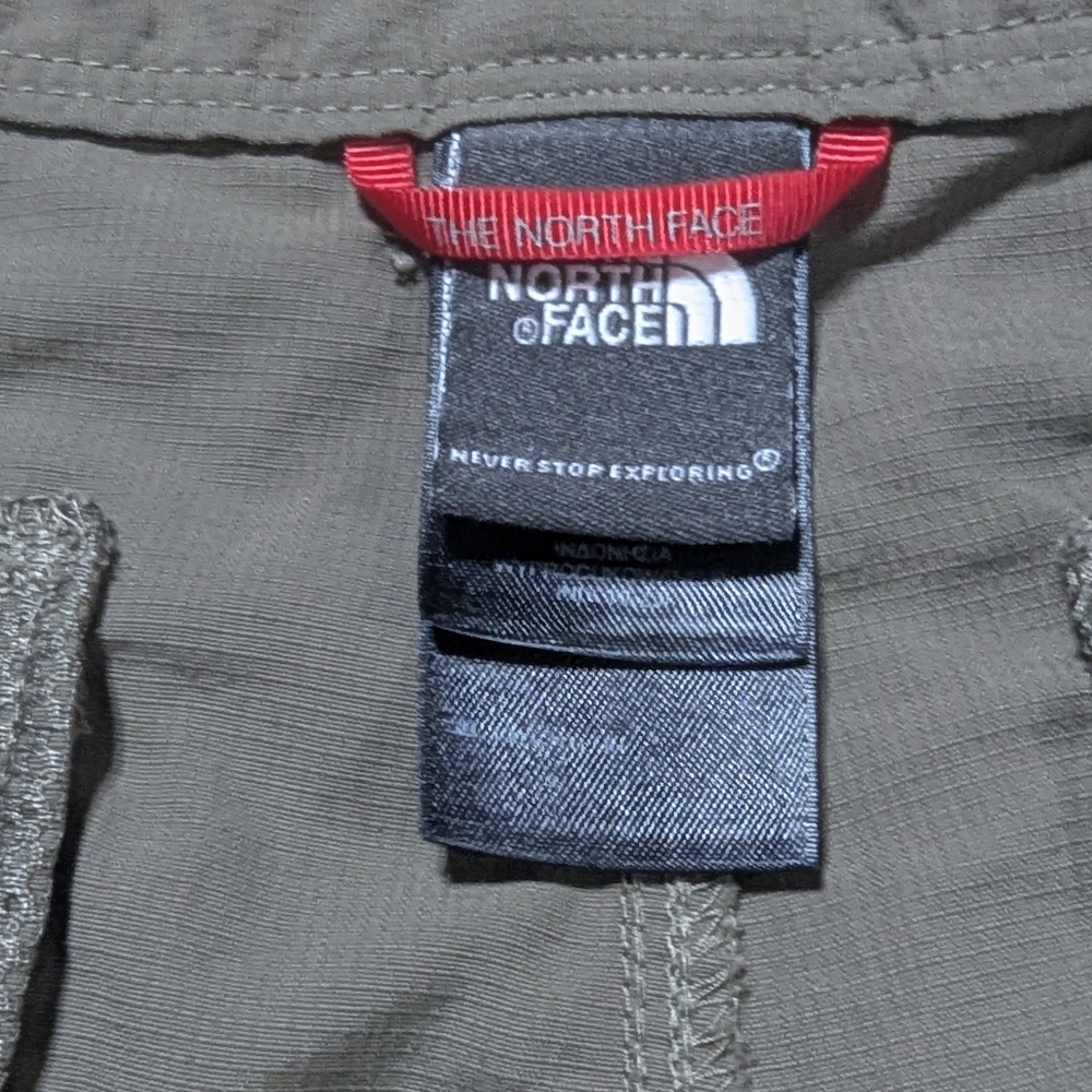 The North Face Women's Shorts Size 12 - Picture 4 of 7